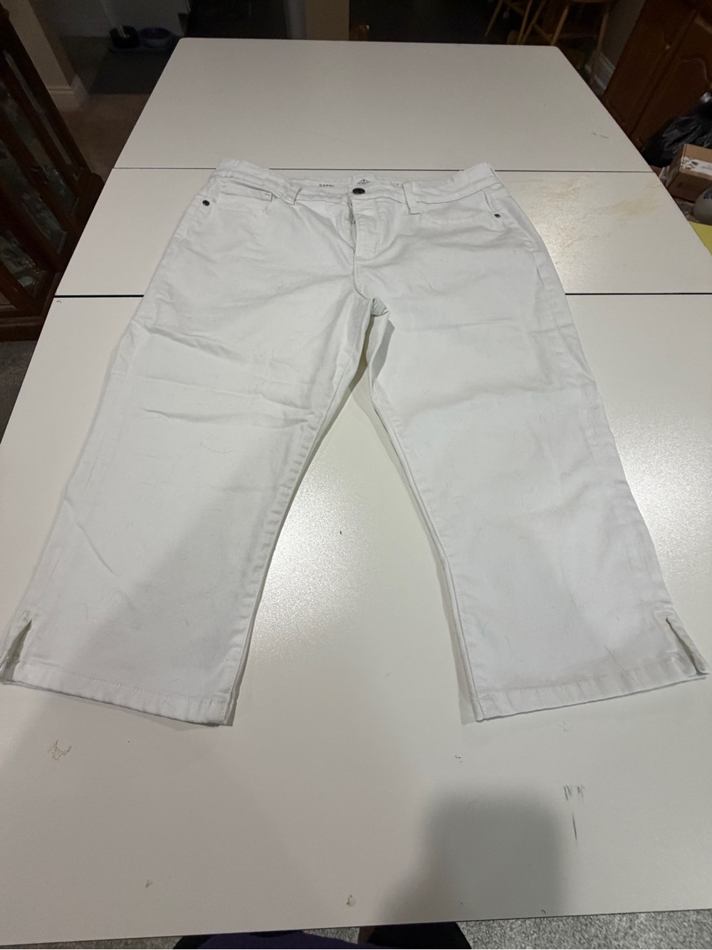 St. John's Bay White Capris